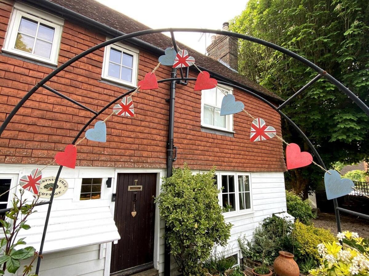 Chestnut Tree Cottage, 7 High Street Ardingly Extérieur photo